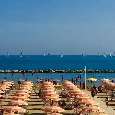 Cosmopolita Hotell Rimini